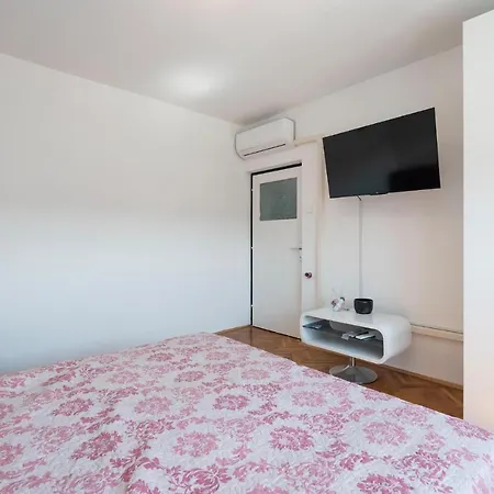 1 Bedroom Lovely In