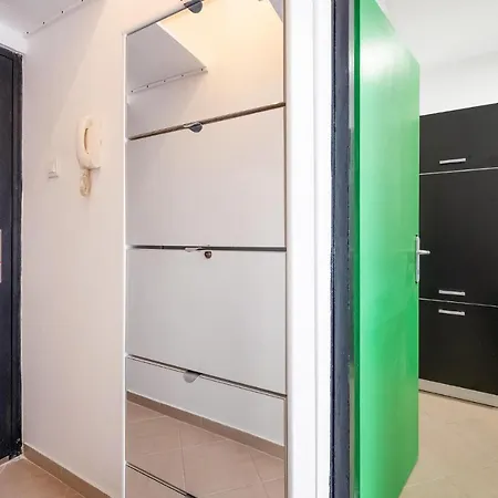1 Bedroom Lovely In Apartment *