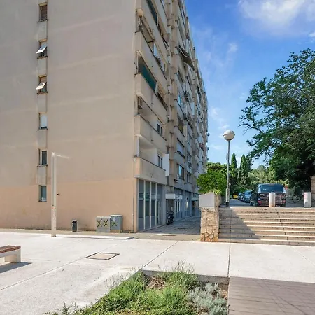 1 Bedroom Lovely In Apartment Pula