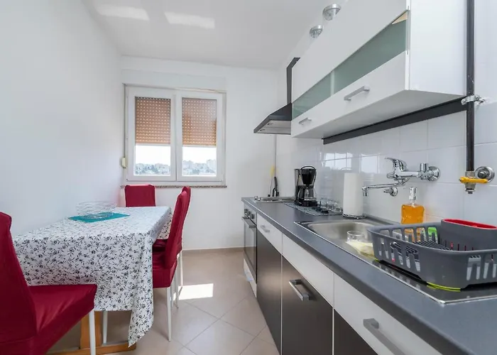 1 Bedroom Lovely In Apartman Pula
