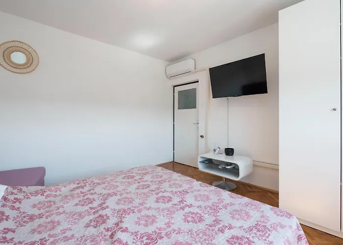 1 Bedroom Lovely In
